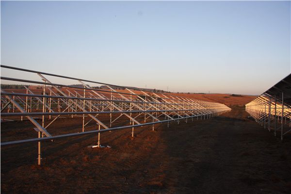 Reference při výstavbě FV elektráren - Skanska FVE 8 Mw v Oslavanech Reference při výstavbě FVE